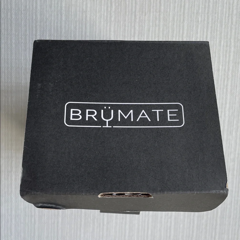 BrüMate NAV 35oz Tumbler in guava brand new in box